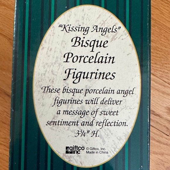 Vintage Giftco Kissing Angels White Bisque Porcelain Figurines in Box - Picture 3 of 16